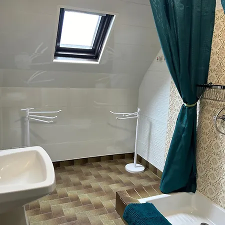 La Maison Rose لانيميزان